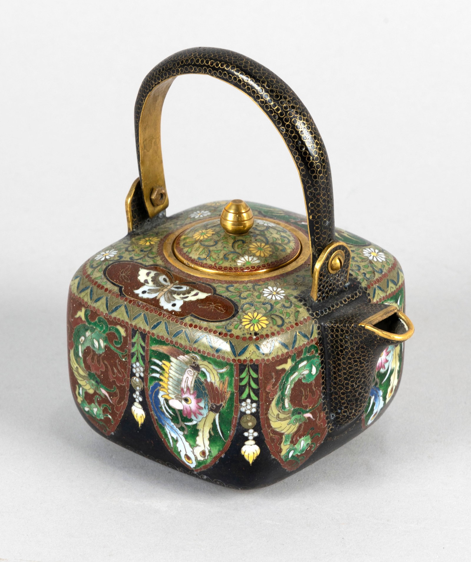 JAPANESE CLOISONNE ENAMEL TEAPOT BY NANAHO INABA Late 19th Century Height to handle 6". Length (1 of 3)