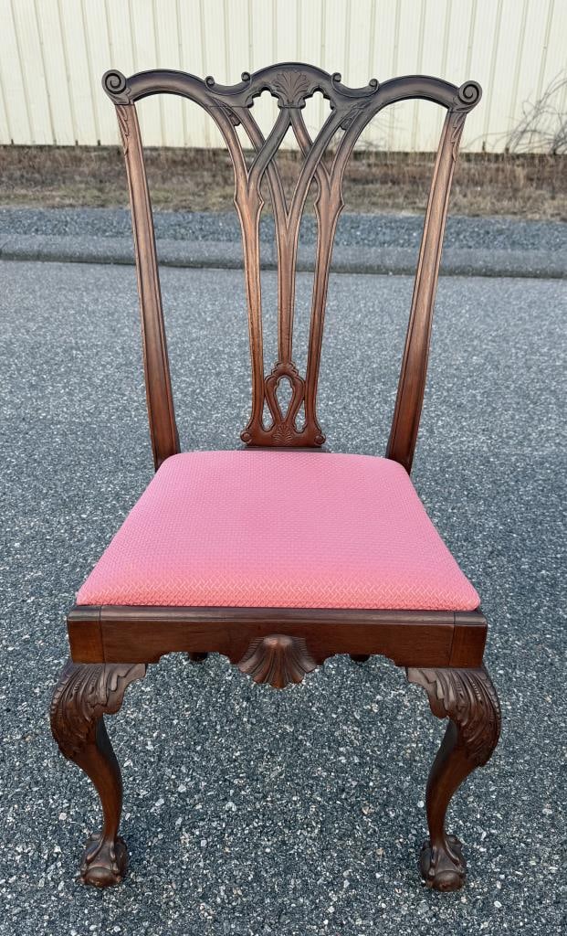 SET OF EIGHT CHIPPENDALE-STYLE MAHOGANY CHAIRS 20th Century Back heights 41". Seat heights 19". (1 of 6)