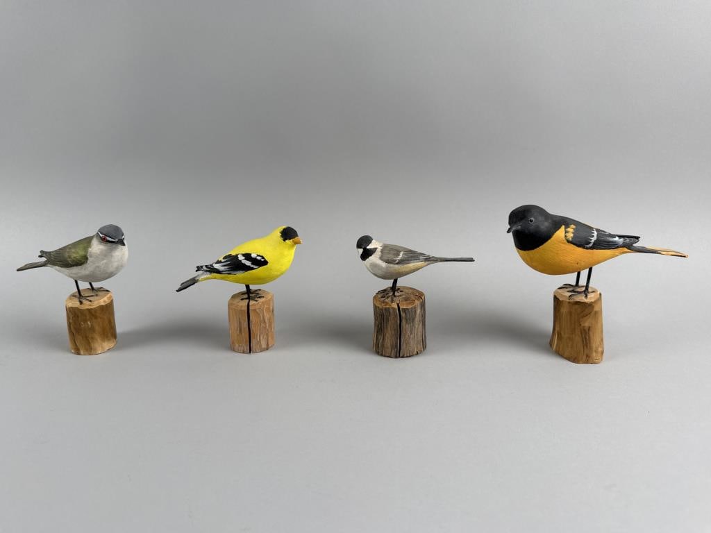 FOUR PETER PELTZ SONGBIRD CARVINGS East Sandwich, Massachusetts, 1915-2001 Heights from 3.5" to (1 of 5)