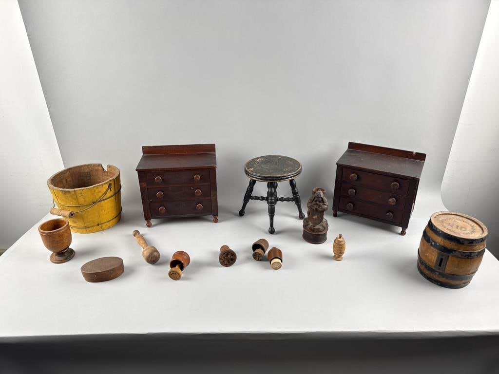 COLLECTION OF SMALL WOODEN ITEMS Late 19th/20th Century Heights from 1.5" to 9". (1 of 2)