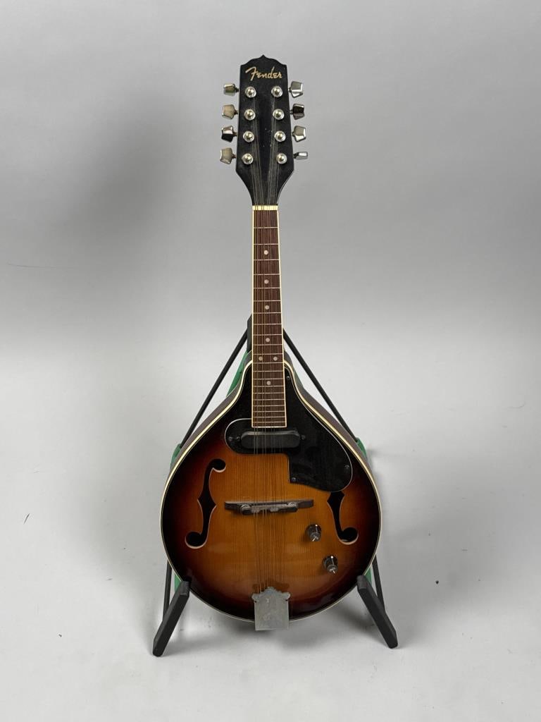 FENDER FM-52E SB MANDOLIN Late 20th Century Length 28". (1 of 3)