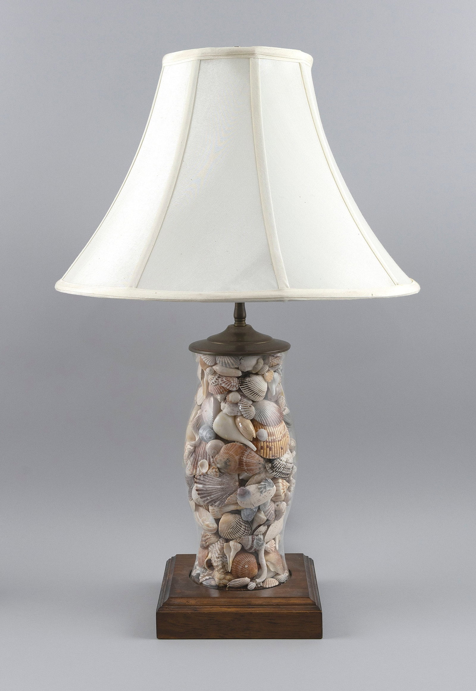 SEASHELL TABLE LAMP 20th Century Height 27". (1 of 2)