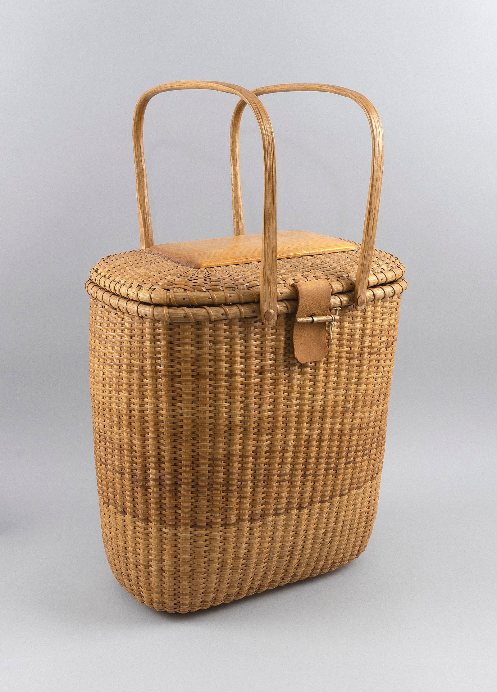 JOSE FORMOSO REYES NANTUCKET PICNIC BASKET Mid-20th Century Height 15". (1 of 9)