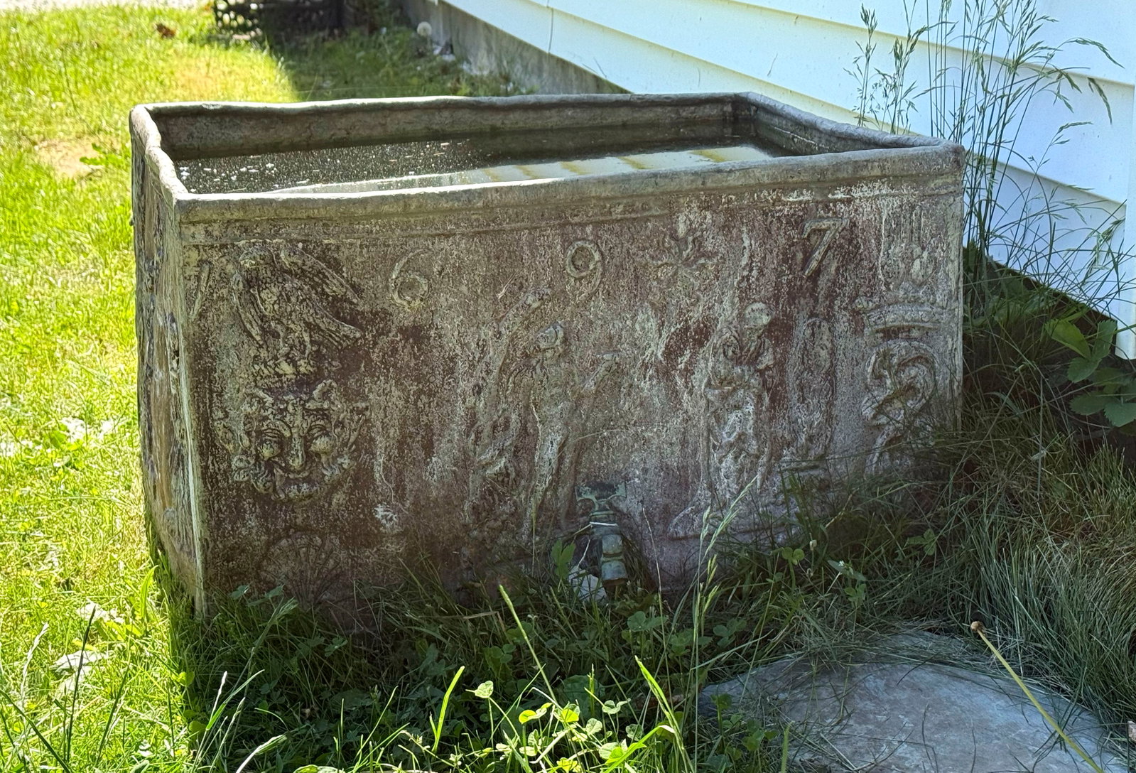 LEAD GARDEN CISTERN 20th Century Height 16". Length 26". Width 22". (1 of 3)