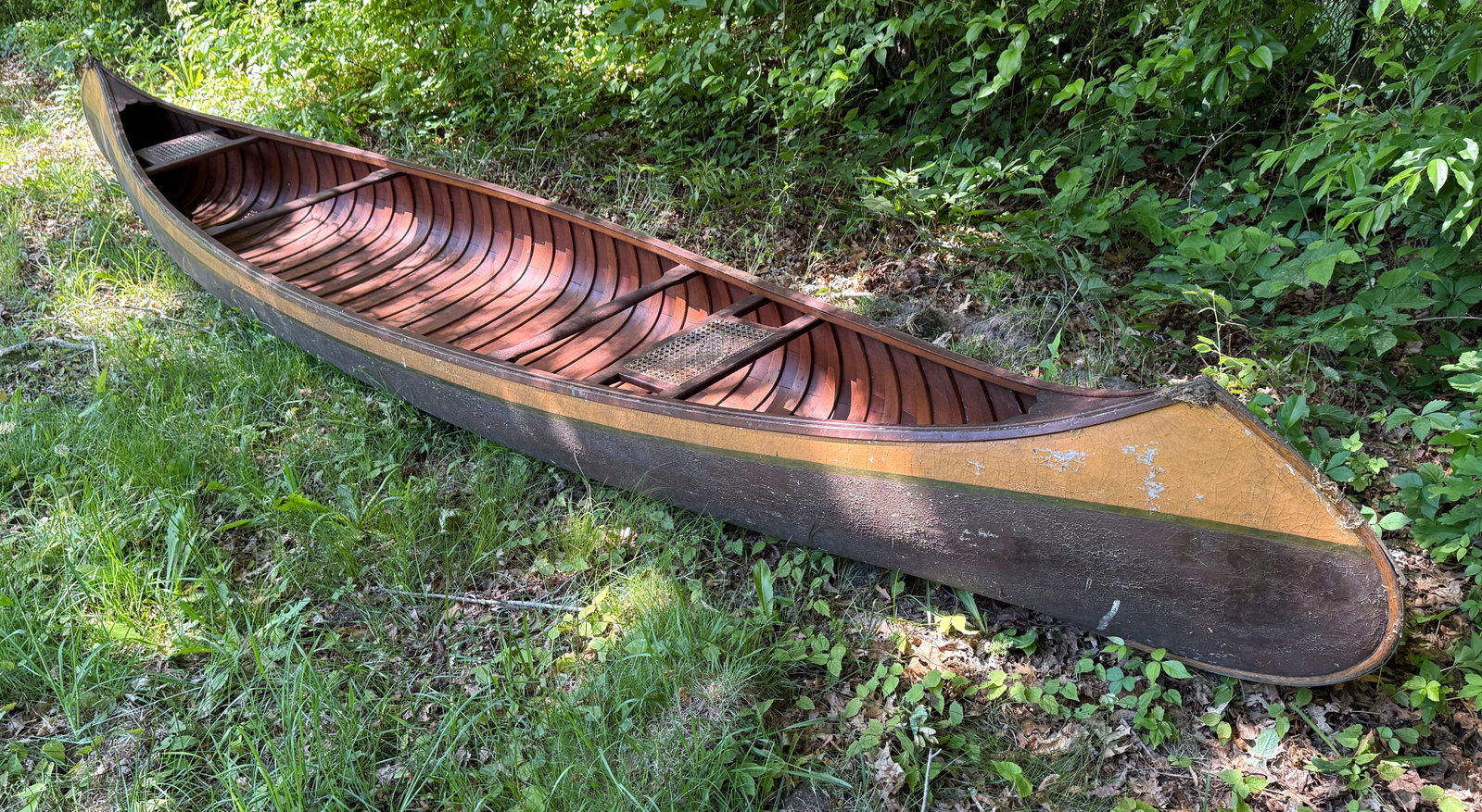 MAINE CANOE Early 20th Century Length 17'0". (1 of 3)