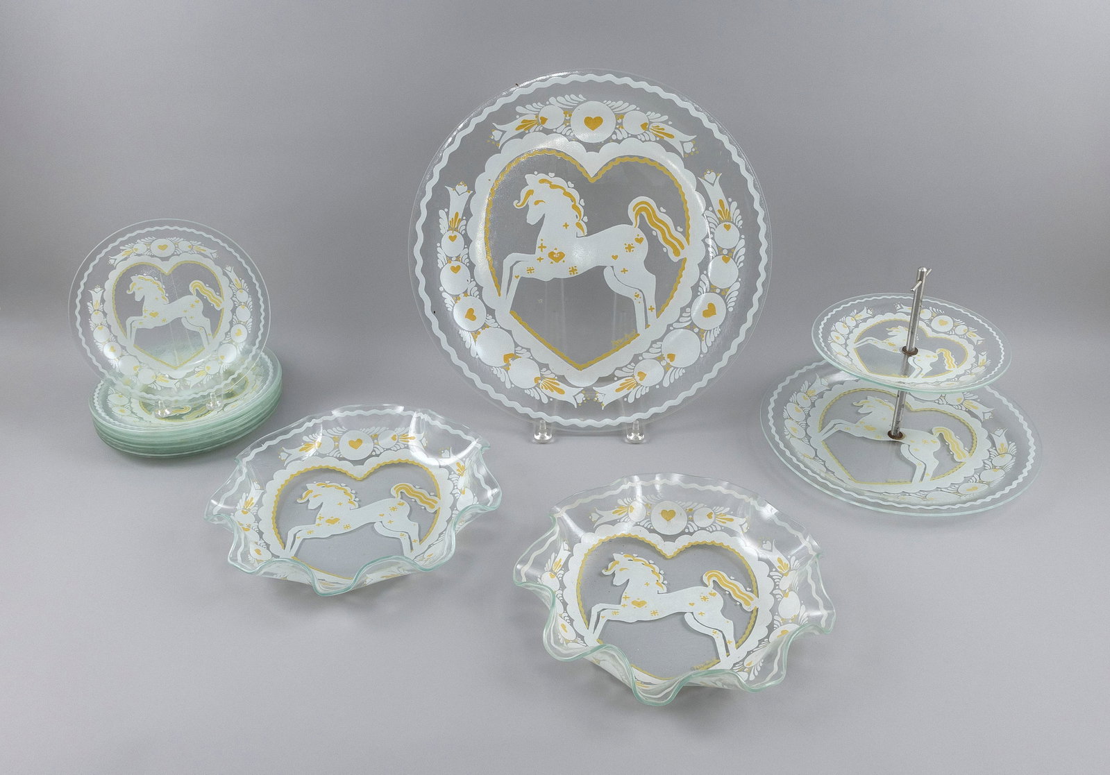 PETER HUNT (Massachusetts, 1896-1967), Group of glass serving pieces with horse, rose and heart (1 of 3)