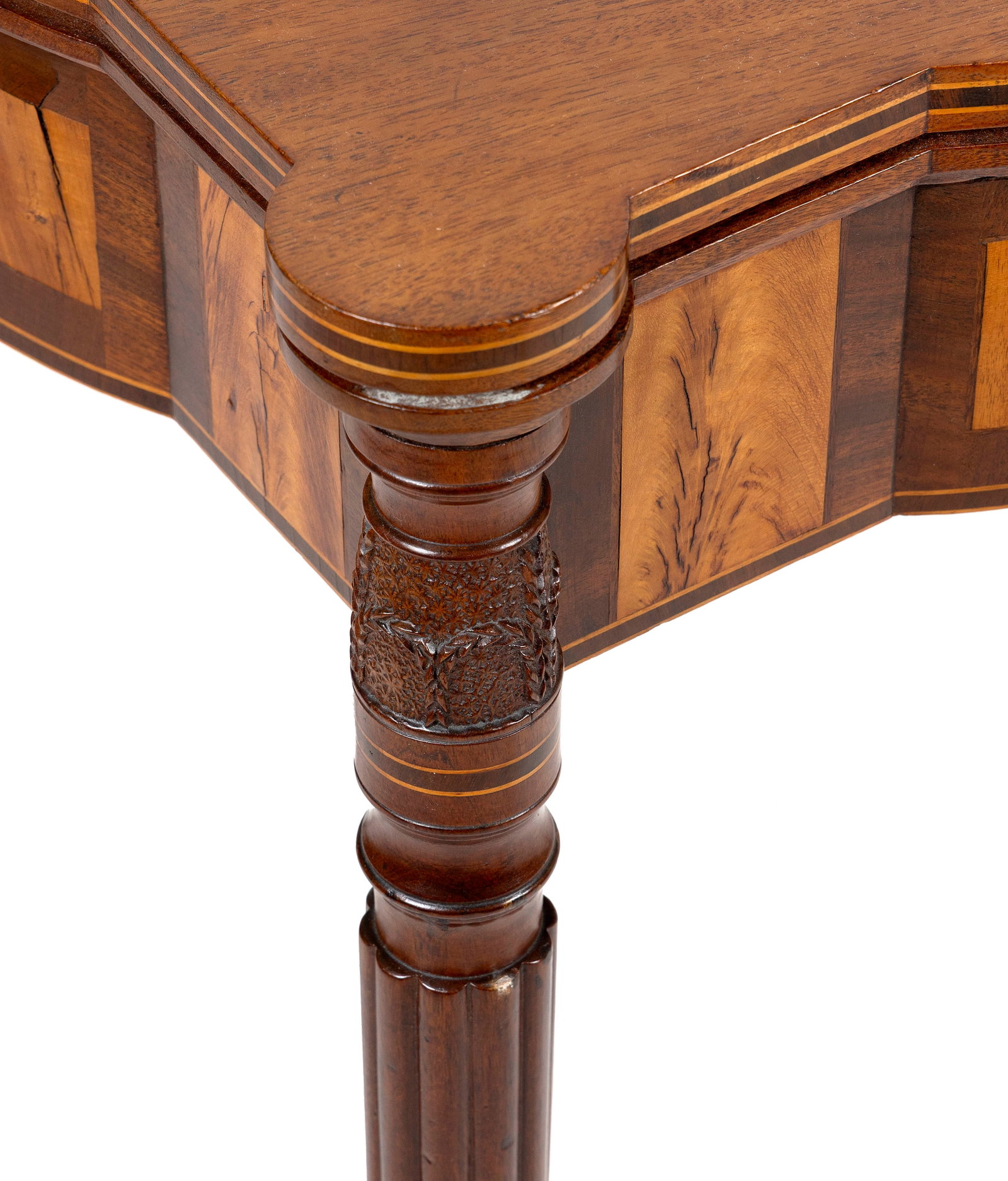 FEDERAL INLAID AND CARVED MAHOGANY CARD TABLE Massachusetts, Circa 1800 Height 29.5". Width 34". - 2