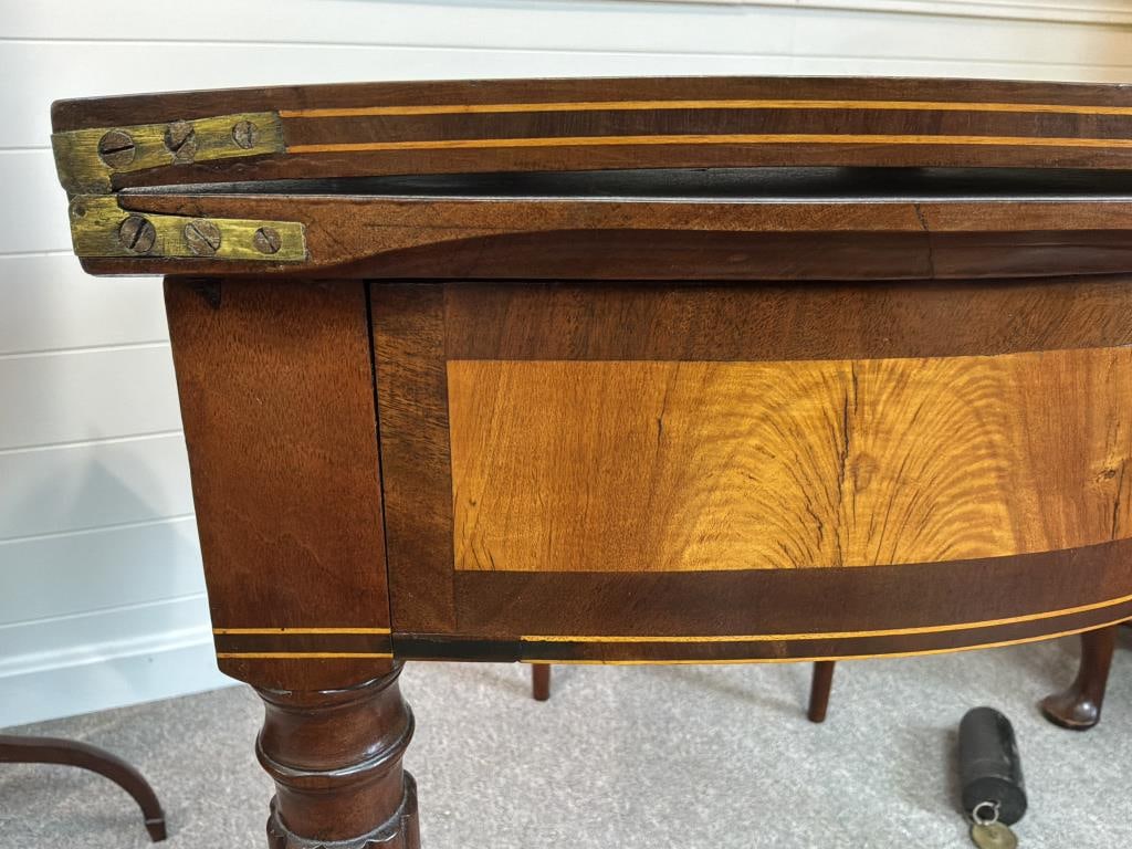 FEDERAL INLAID AND CARVED MAHOGANY CARD TABLE Massachusetts, Circa 1800 Height 29.5". Width 34". - 8