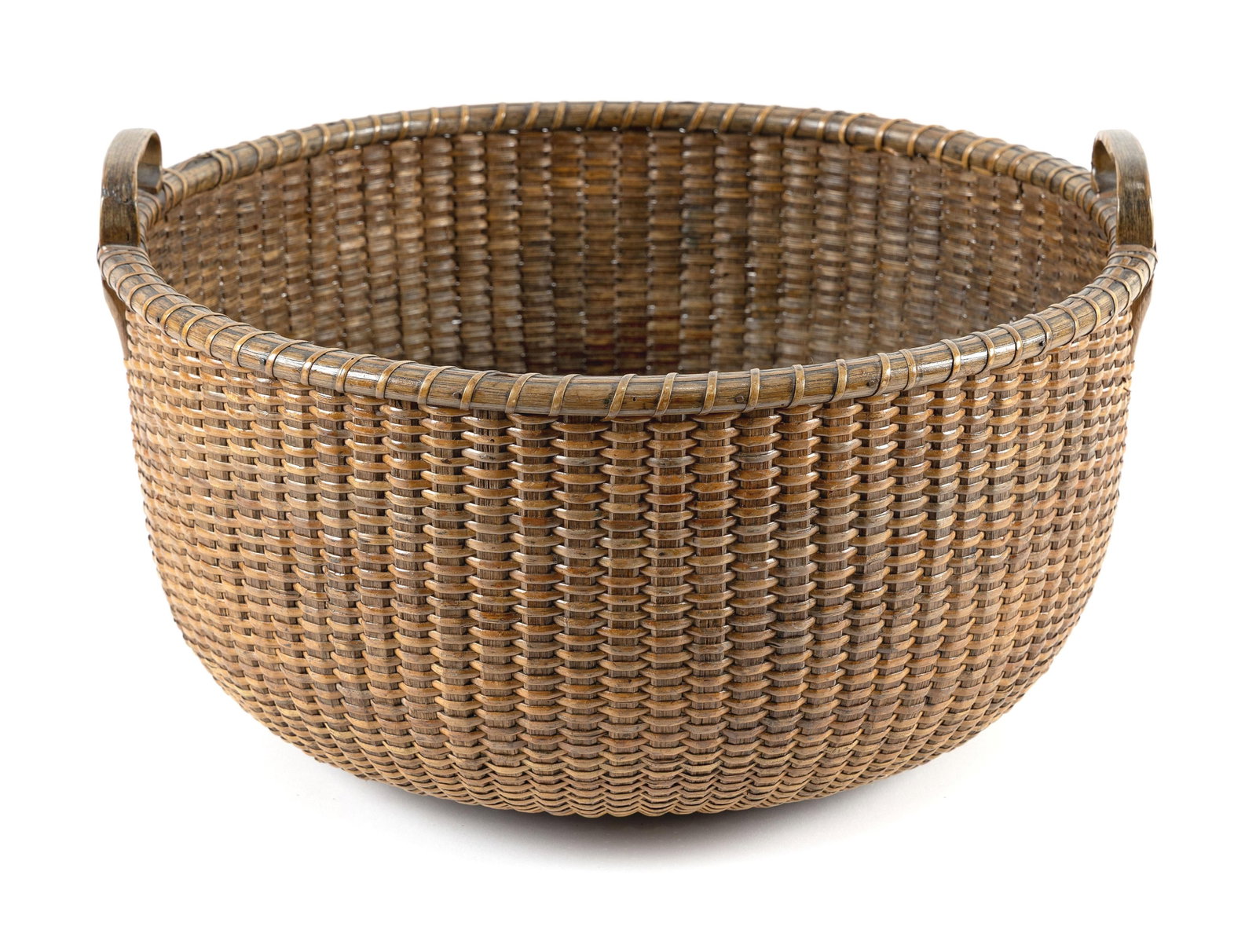 EXTREMELY LARGE AND FINE NANTUCKET LIGHTSHIP BASKET ATTRIBUTED TO MITCHELL RAY Nantucket, (1 of 4)