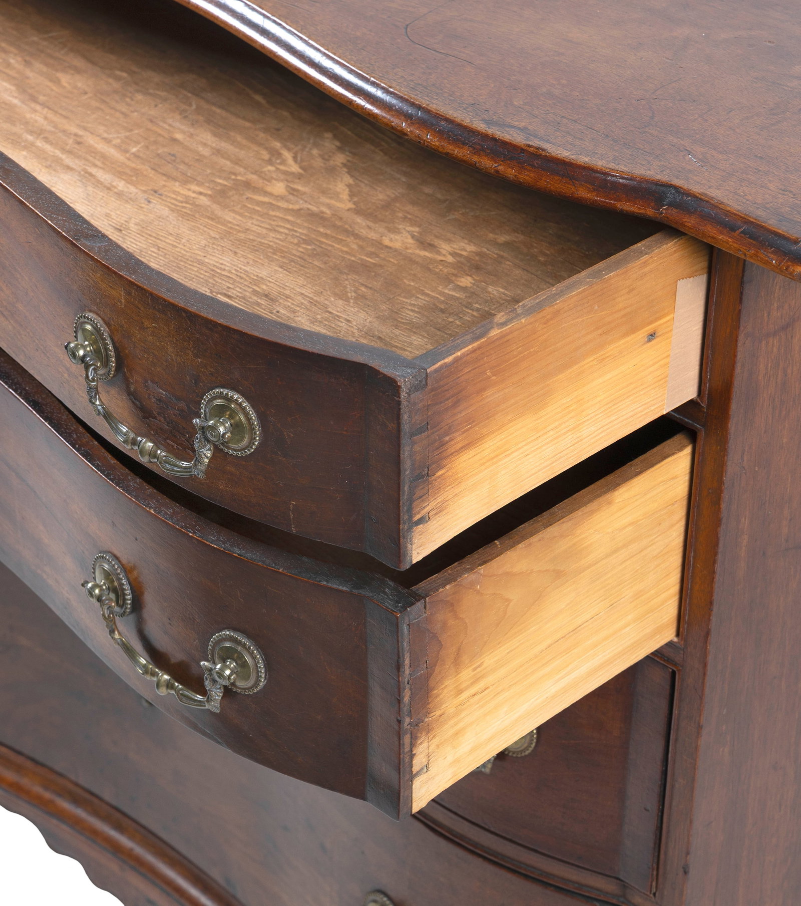 CHIPPENDALE MAHOGANY REVERSE-SERPENTINE CHEST OF DRAWERS Massachusetts, Circa 1780 Height 32.5". - 2