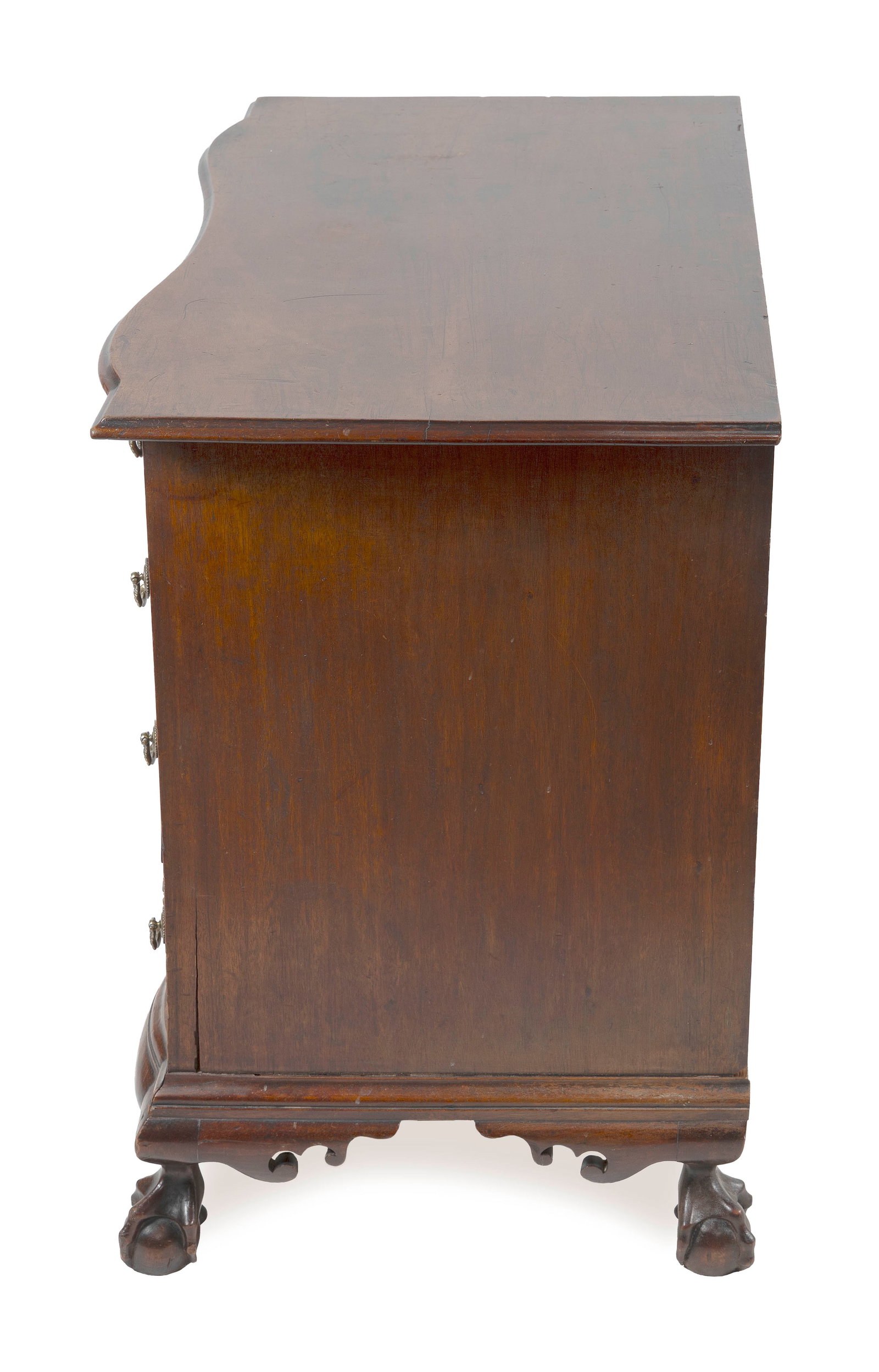 CHIPPENDALE MAHOGANY REVERSE-SERPENTINE CHEST OF DRAWERS Massachusetts, Circa 1780 Height 32.5". - 3