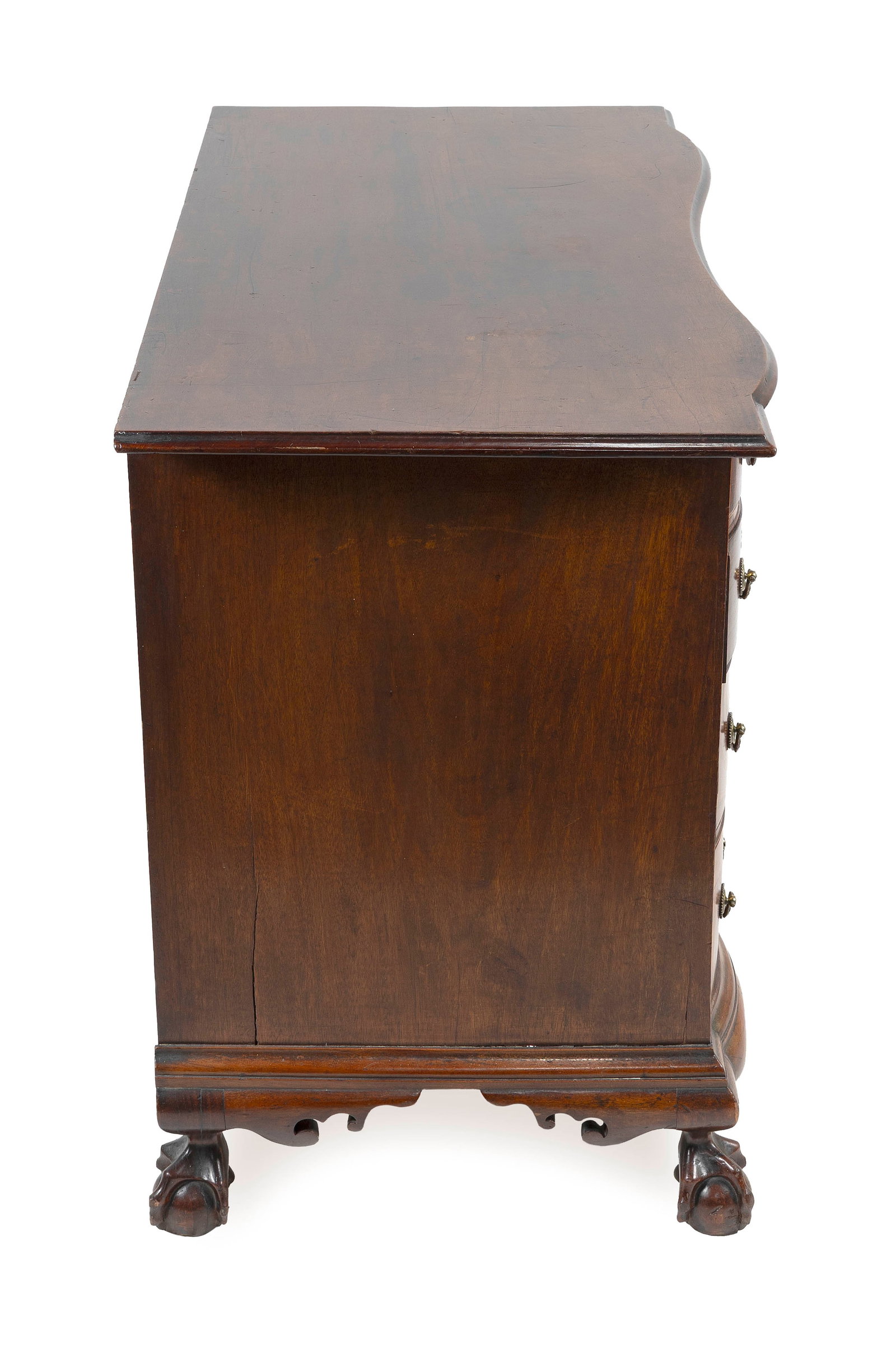 CHIPPENDALE MAHOGANY REVERSE-SERPENTINE CHEST OF DRAWERS Massachusetts, Circa 1780 Height 32.5". - 6