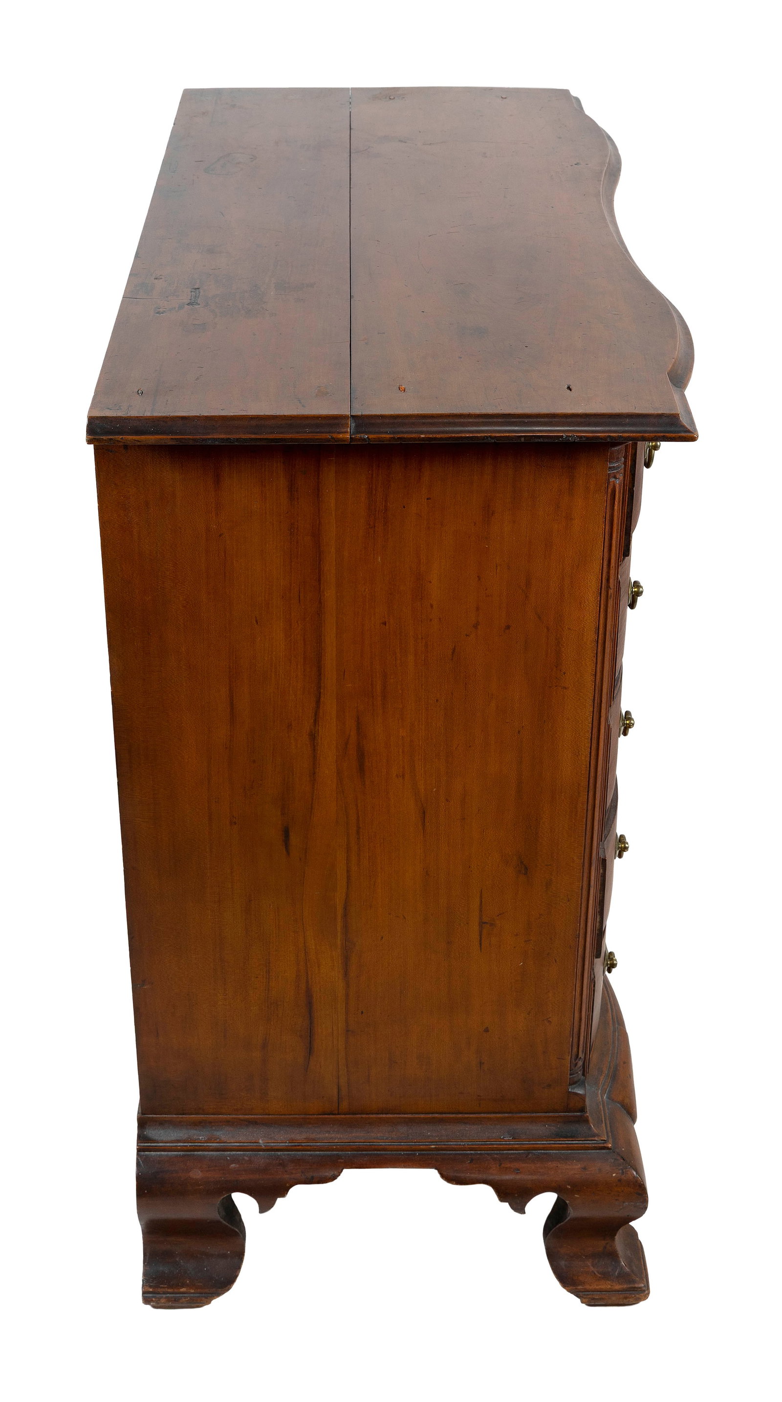 CHIPPENDALE CHERRY REVERSE-SERPENTINE CHEST OF DRAWERS Connecticut, probably Colchester Area, Circa - 6