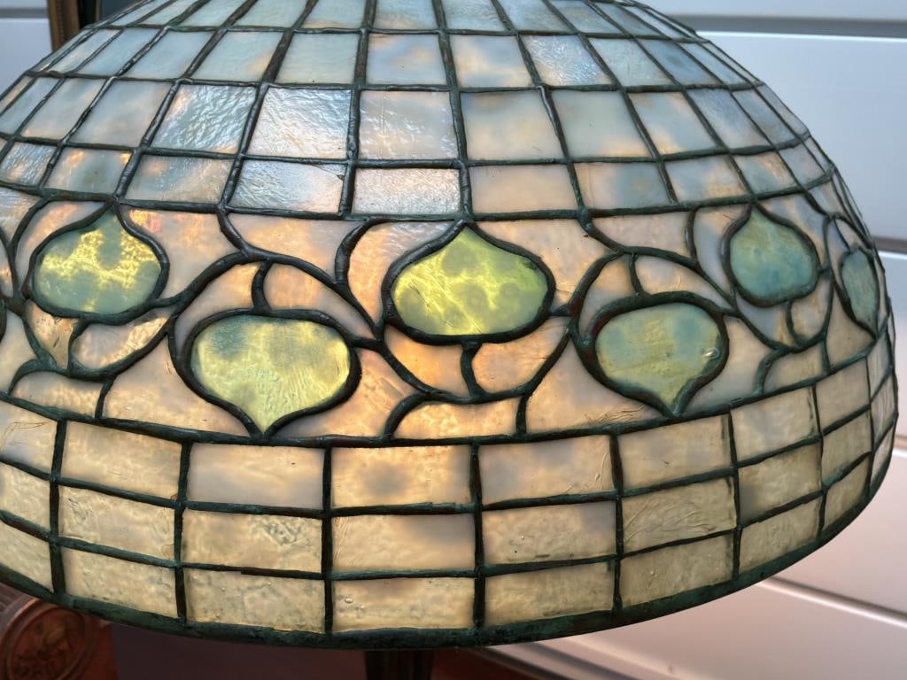 TIFFANY STUDIOS "ACORN" LEADED GLASS AND PATINATED BRONZE TABLE LAMP New York, Circa 1900 Height - 18