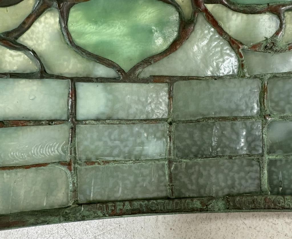 TIFFANY STUDIOS "ACORN" LEADED GLASS AND PATINATED BRONZE TABLE LAMP New York, Circa 1900 Height - 8