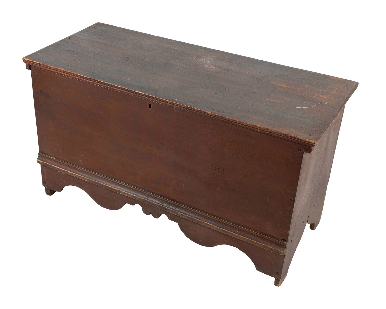 RARE WILLIAM AND MARY RED-PAINTED PINE SIX-BOARD CHEST Connecticut, 18th Century Height 24.75". (1 of 2)