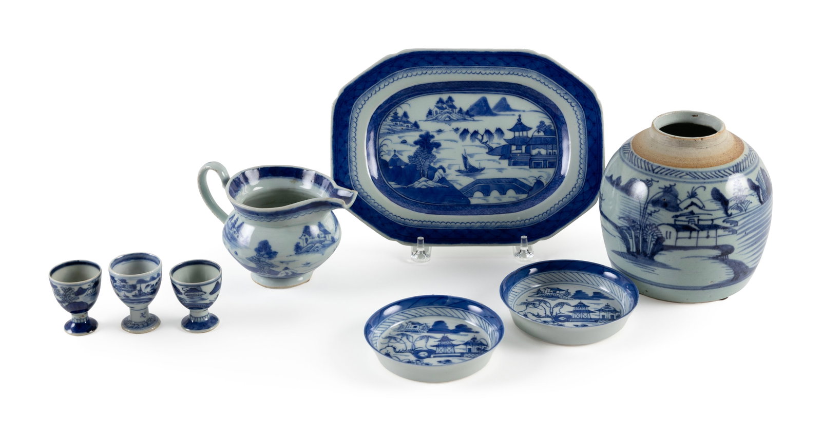 EIGHT PIECES OF CHINESE EXPORT CANTON PORCELAIN, 19th Century (1 of 2)
