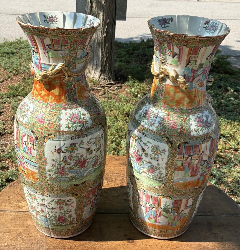 PAIR OF CHINESE EXPORT ROSE MEDALLION PORCELAIN TEMPLE VASES 19th Century Heights 24". - 5