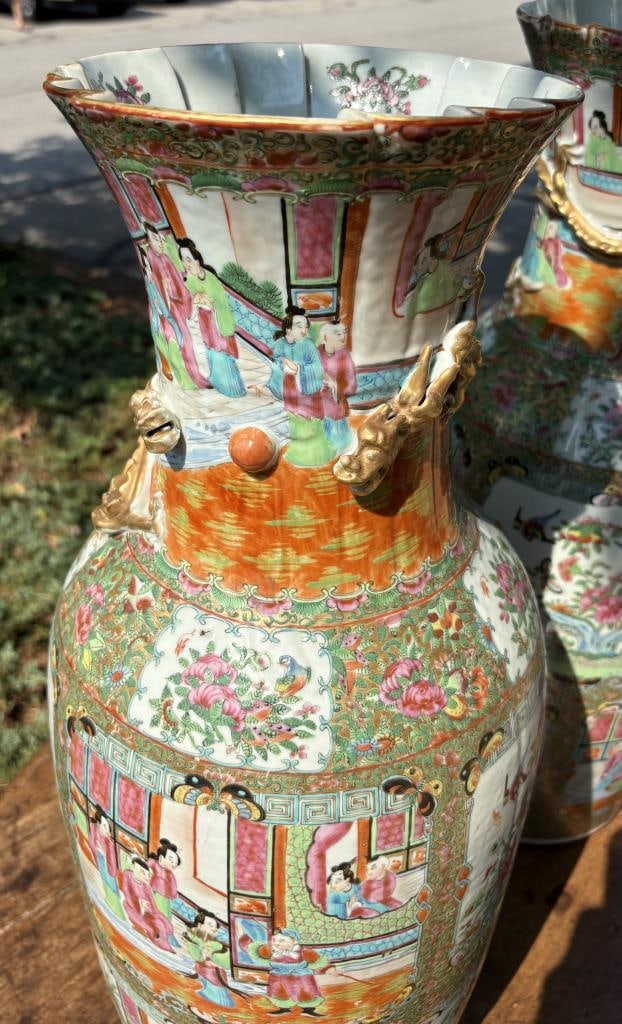 PAIR OF CHINESE EXPORT ROSE MEDALLION PORCELAIN TEMPLE VASES 19th Century Heights 24". - 6