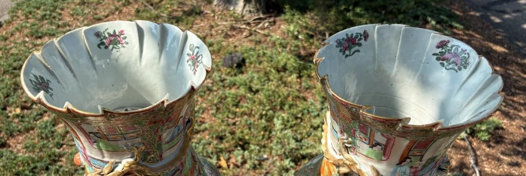 PAIR OF CHINESE EXPORT ROSE MEDALLION PORCELAIN TEMPLE VASES 19th Century Heights 24". - 7