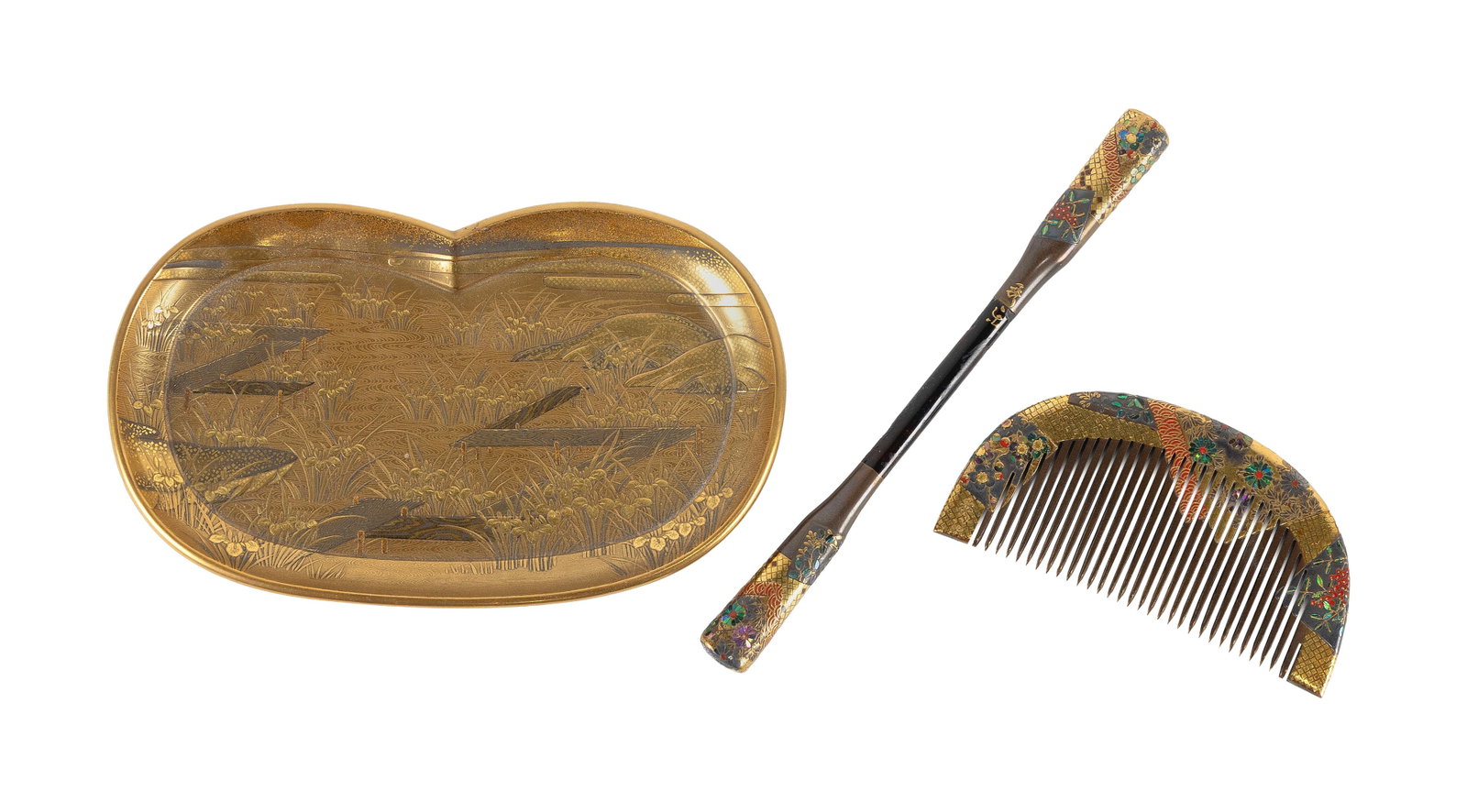 JAPANESE LACQUER KUSHI AND KOGAI (COMB AND HAIR STICK) SET WITH DRESSER TRAY Meiji Period Kushi (1 of 2)