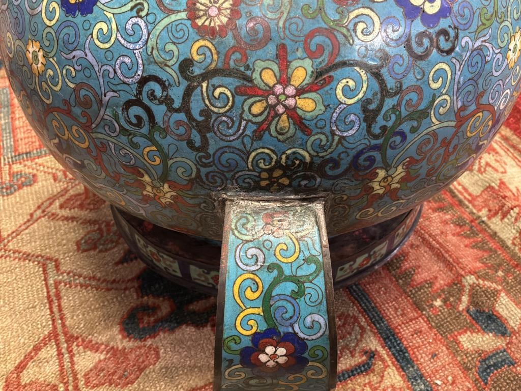 IMPRESSIVE CHINESE CLOISONNE ENAMEL CENSER 19th Century Height 29". Width 22". - 4