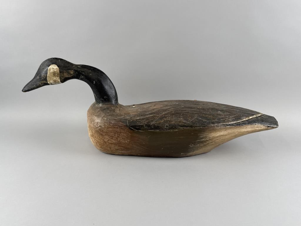 HANK WALKER CANADA GOOSE DECOY Newbury, Massachusetts, 1921-1996 Length 29".: HANK WALKER CANADA GOOSE DECOY Newbury, Massachusetts, 1921-1996 Signed on underside. Length 29".