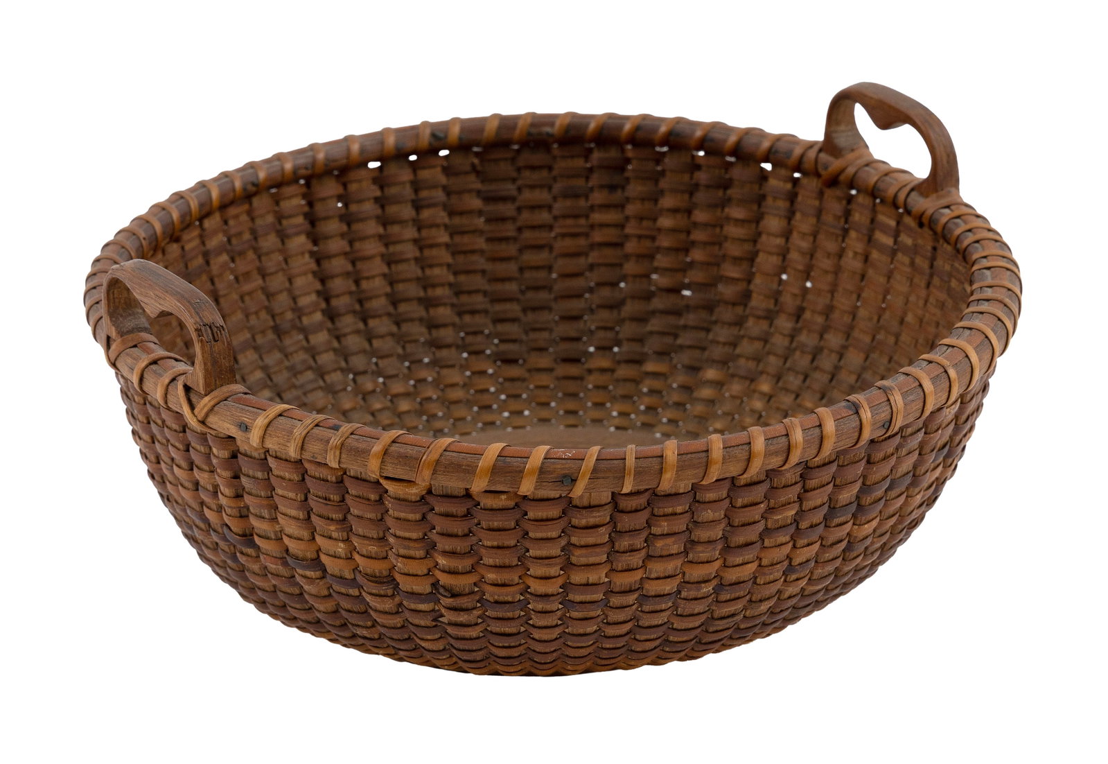 NANTUCKET BASKET Late 19th/Early 20th Century Height to rim 3.25". Diameter 9". (1 of 2)