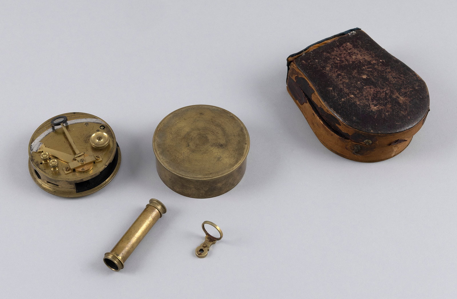 ELLIOTT BRASS POCKET SEXTANT Early 19th Century Length 4.5". Width 3.5". (1 of 1)