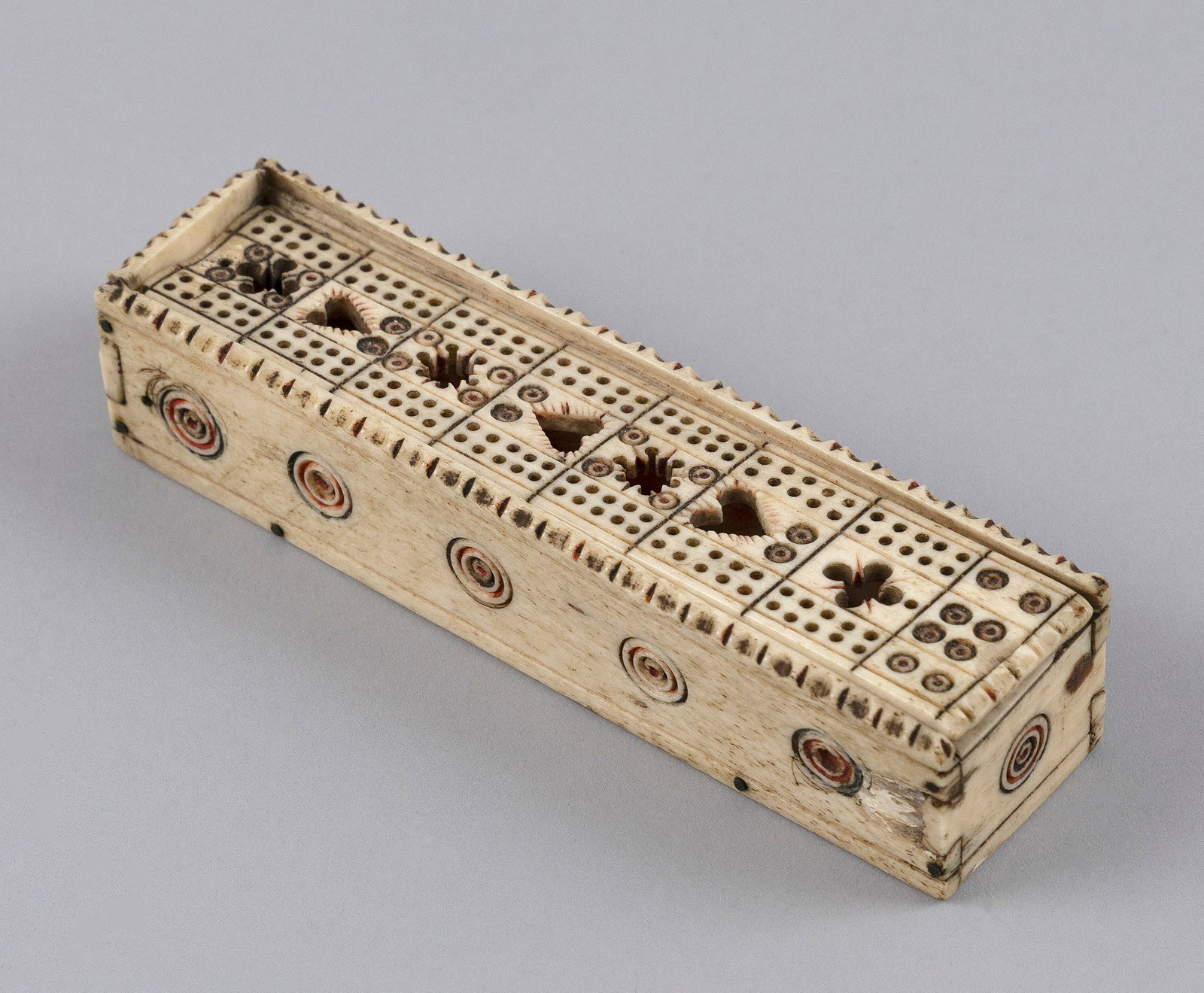 NAPOLEONIC PRISONER-OF-WAR CARVED BONE GAMES BOX WITH DOMINOES Britain/France, Early 19th Century (1 of 2)