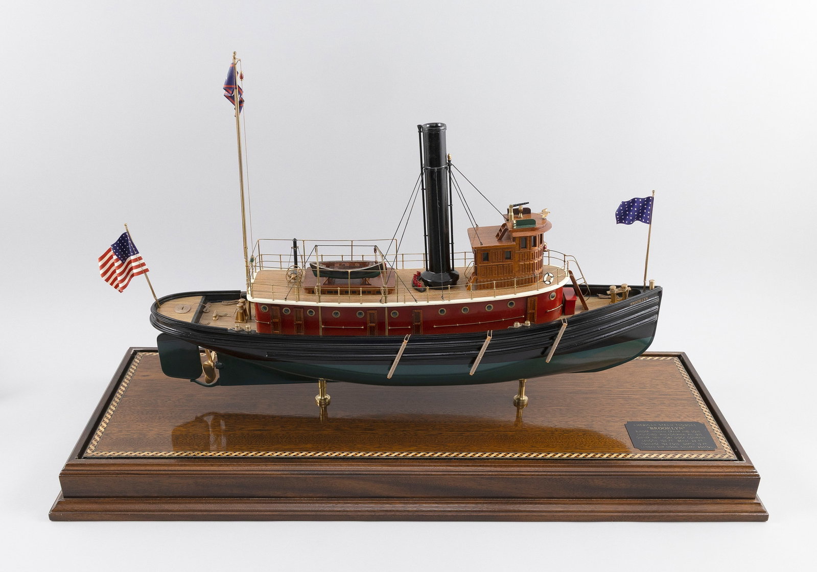 CASED MODEL OF THE AMERICAN STEAM TUG "BROOKLYN" 20th Century Case height 21". Length 33". Width (1 of 5)