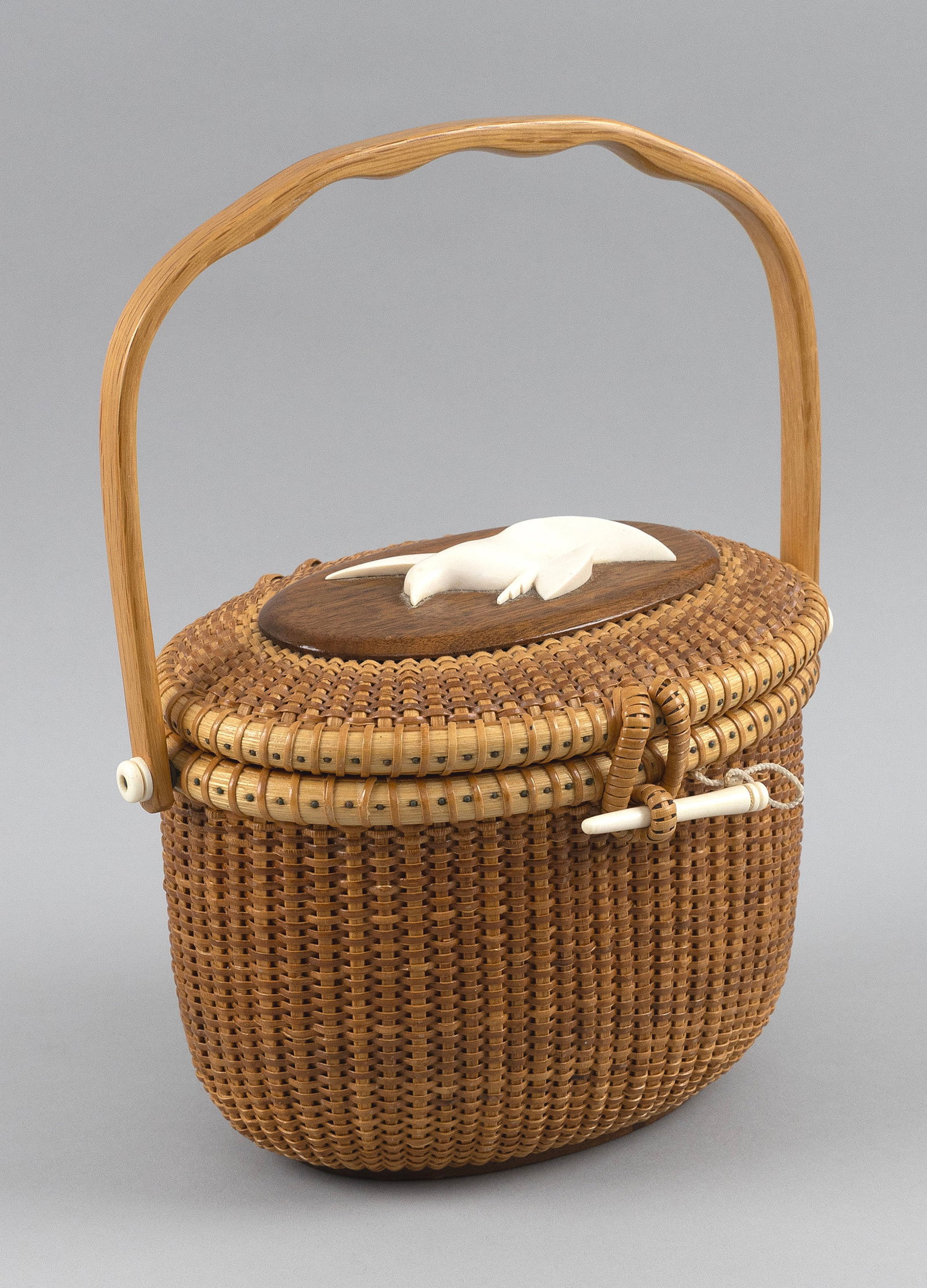 GERALD L. BROWN NANTUCKET BASKET PURSE Nantucket, Massachusetts, Contemporary Height to rim 5". (1 of 6)