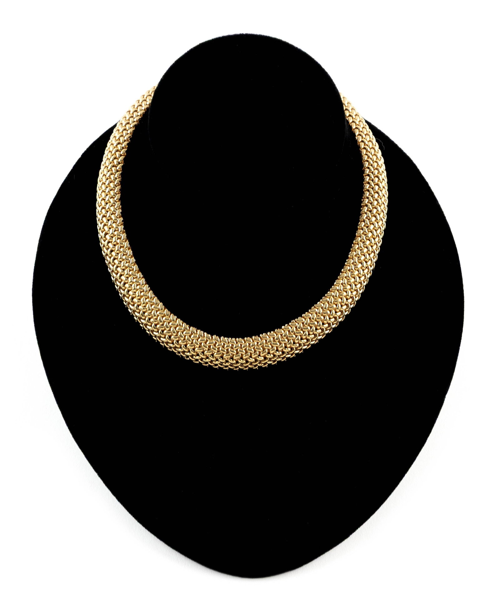 18KT YELLOW GOLD FLEXIBLE WOVEN MESH NECKLACE Approx. 42.6 total dwt.: 18KT YELLOW GOLD FLEXIBLE WOVEN MESH NECKLACE Box clasp with fold over safety. Stamped. Width approx. 15.0mm. Length 16". Approx. 42.6 total dwt.