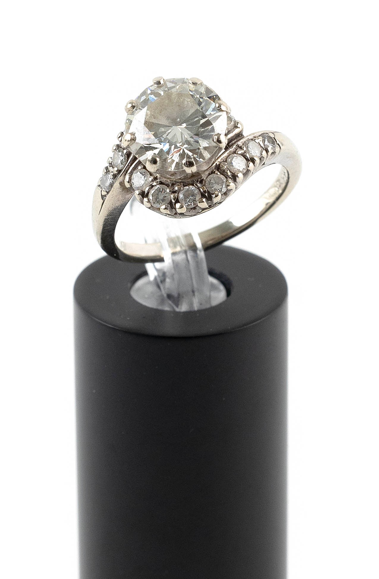 14KT WHITE GOLD AND DIAMOND RING Approx. 3.0 total dwt. (1 of 2)