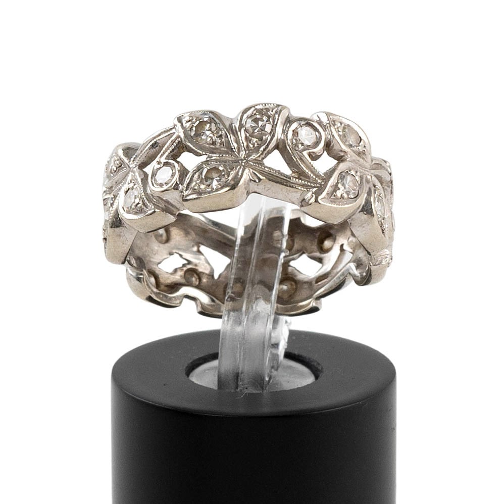 14KT WHITE GOLD DIAMOND BAND Approx. 2.6 total dwt.