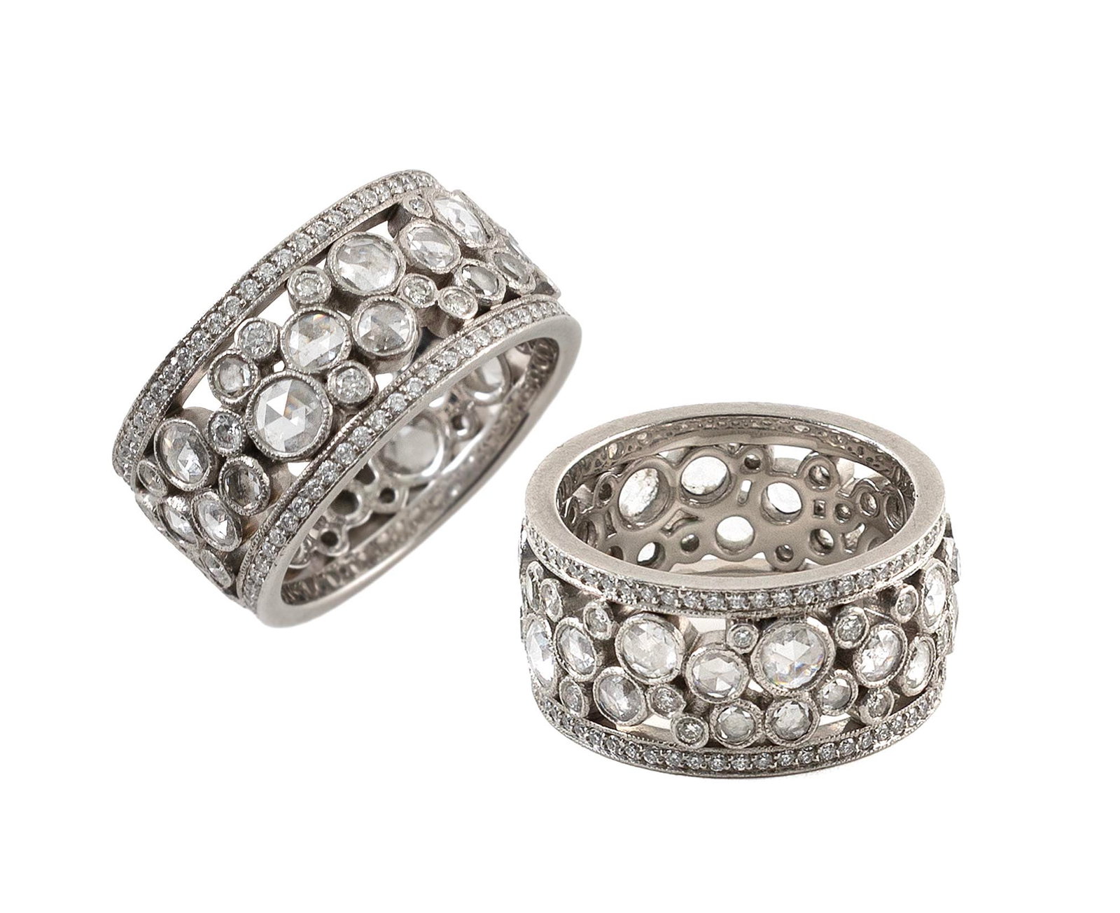 TIFFANY & CO. PLATINUM AND DIAMOND RING Approx. 7.8 total dwt.