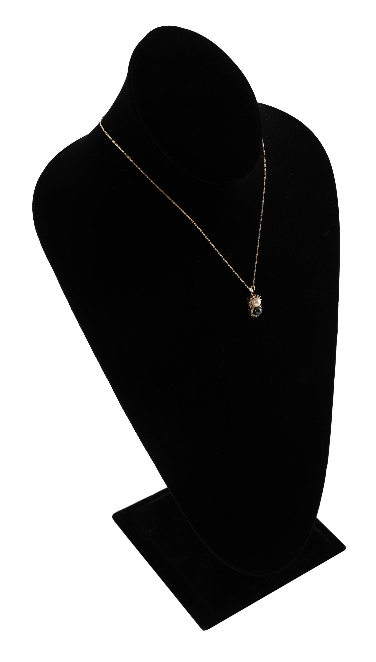 14KT YELLOW GOLD, PEARL AND DIAMOND PENDANT ON CHAIN Approx. 2.3 total dwt. (1 of 2)