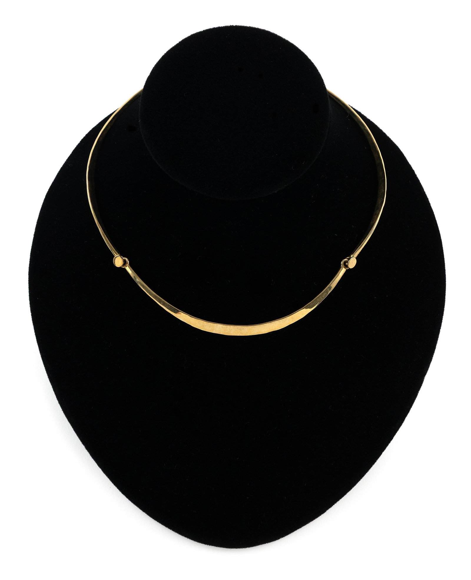 18KT YELLOW GOLD THREE-PIECE FLEXIBLE CHOKER Approx. 29.0 total dwt.: 18KT YELLOW GOLD THREE-PIECE FLEXIBLE CHOKER Hook style clasp. Stamped. Pieces tapered from approx. 5.0 to 3.0mm. Length 16". Approx. 29.0 total dwt.