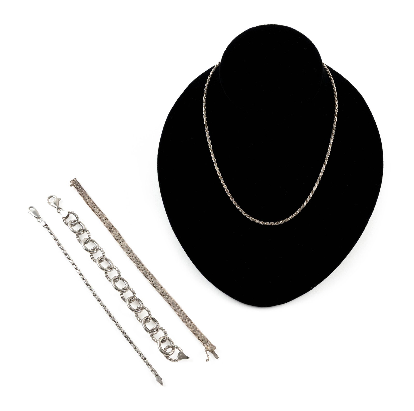 FOUR PIECES OF STERLING SILVER JEWELRY Approx. 27.9 total dwt. (1 of 3)