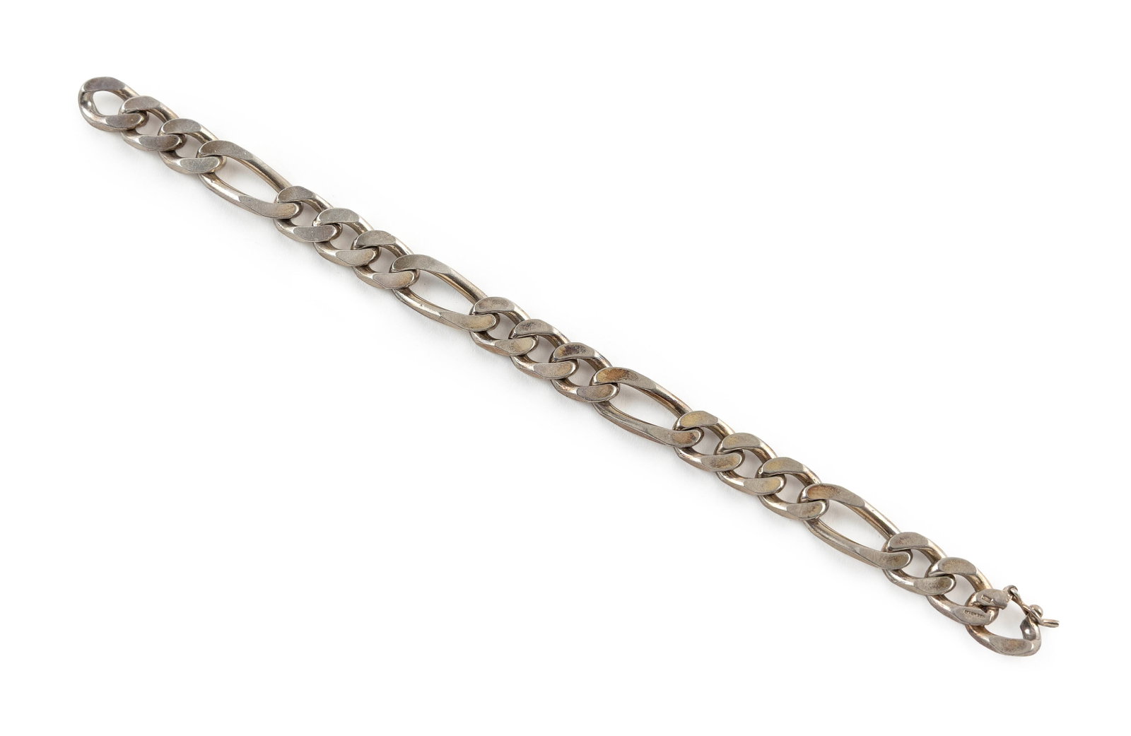 STERLING SILVER FIGARO LINK BRACELET Approx. 23.1 total dwt.: STERLING SILVER FIGARO LINK BRACELET Hinge clasp with fold over safety. Stamped. Width approx. 10.0mm. Length 8". Approx. 23.1 total dwt.