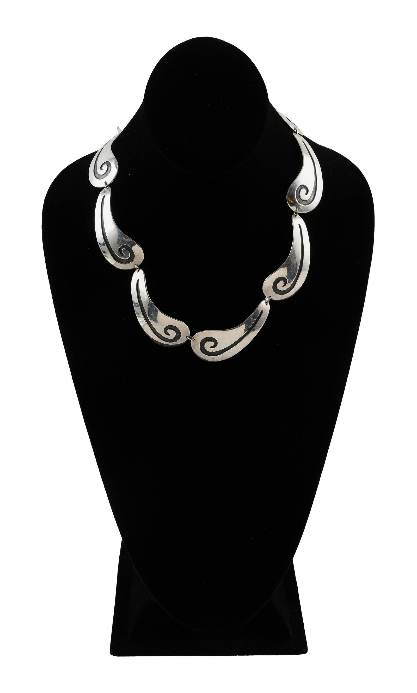 NAVAJO STERLING SILVER NECKLACE BY DEBBIE SILVERSMITH Arizona, 1957- Approx. 2.5 troy oz. (1 of 2)