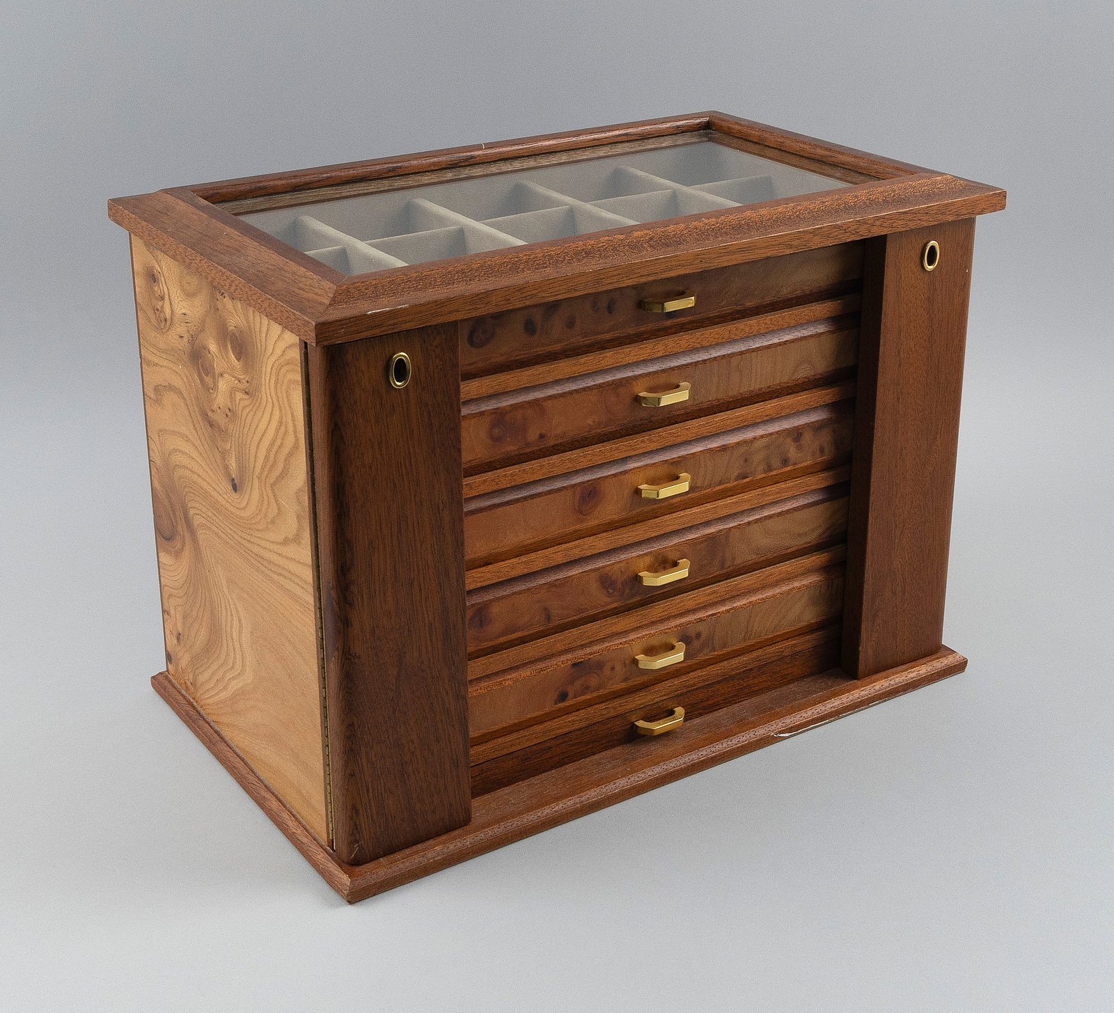 AGRESTI BRIARWOOD CUFF LINK CHEST Italy, Late 20th/Early 21st Century Height 11.25". Width 15.5". (1 of 3)