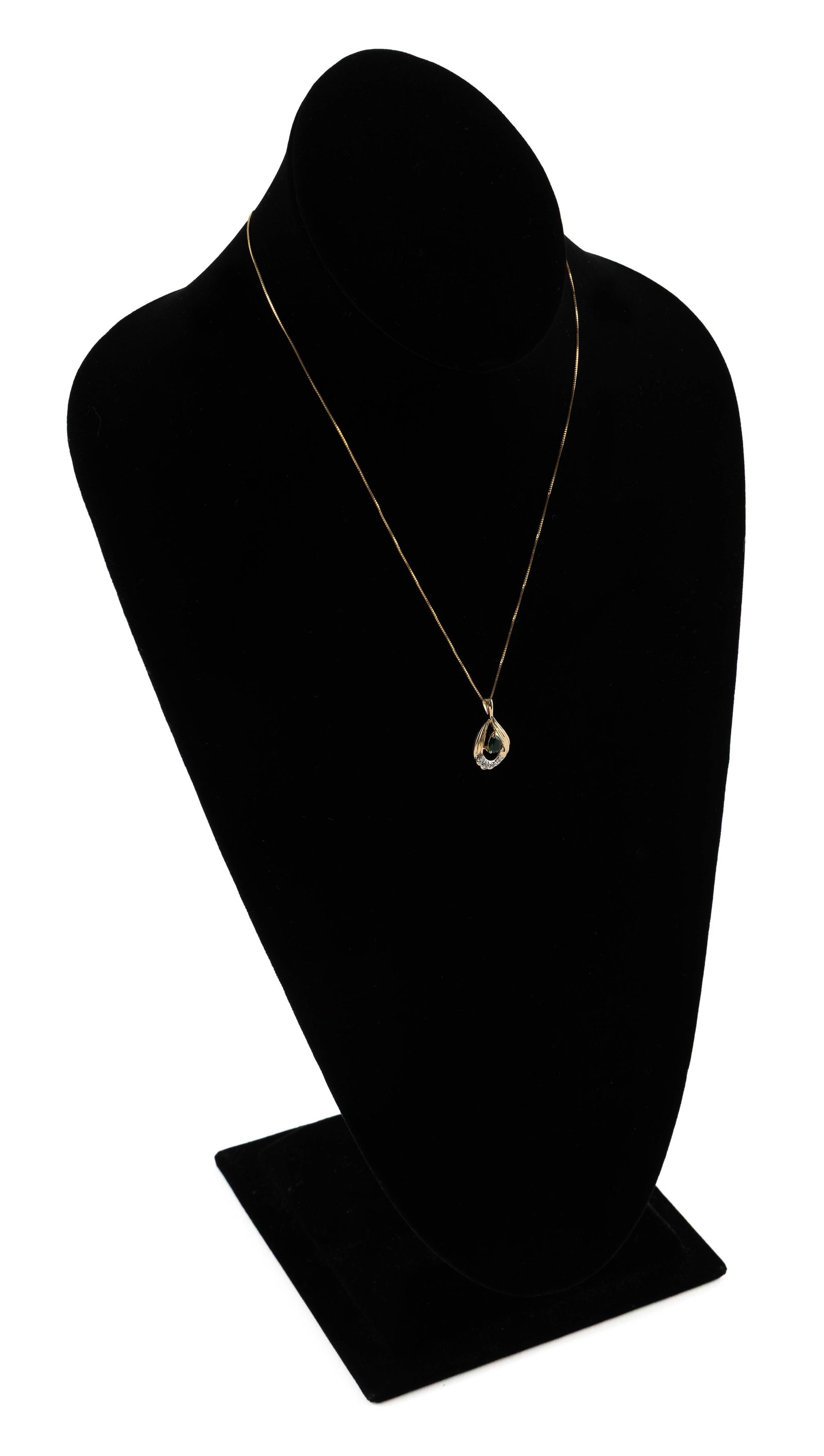 14KT YELLOW GOLD, EMERALD AND DIAMOND NECKLACE Approx. 2.1 total dwt.: 14KT YELLOW GOLD, EMERALD AND DIAMOND NECKLACE Pendant with one approx. 4.0 x 6.0mm pearl-shaped emerald and five small round-cut diamonds. Stamped. Pendant approx. 12.0 x 22.0mm. Fine link chain with