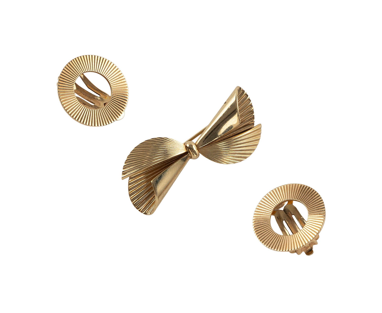 14KT YELLOW GOLD PIN AND PAIR OF EARRINGS Approx. 12.5 total dwt. (1 of 1)