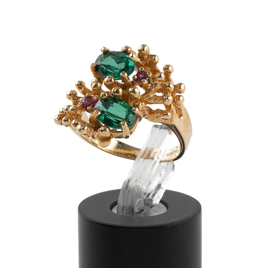 14KT YELLOW GOLD, TSAVORITE GARNET AND RUBY RING Approx. 3.9 total dwt.