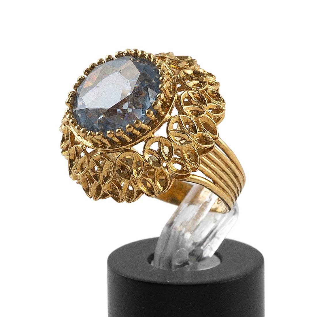 18KT YELLOW GOLD AND BLUE TOPAZ RING Approx. 6.0 total dwt. (1 of 2)