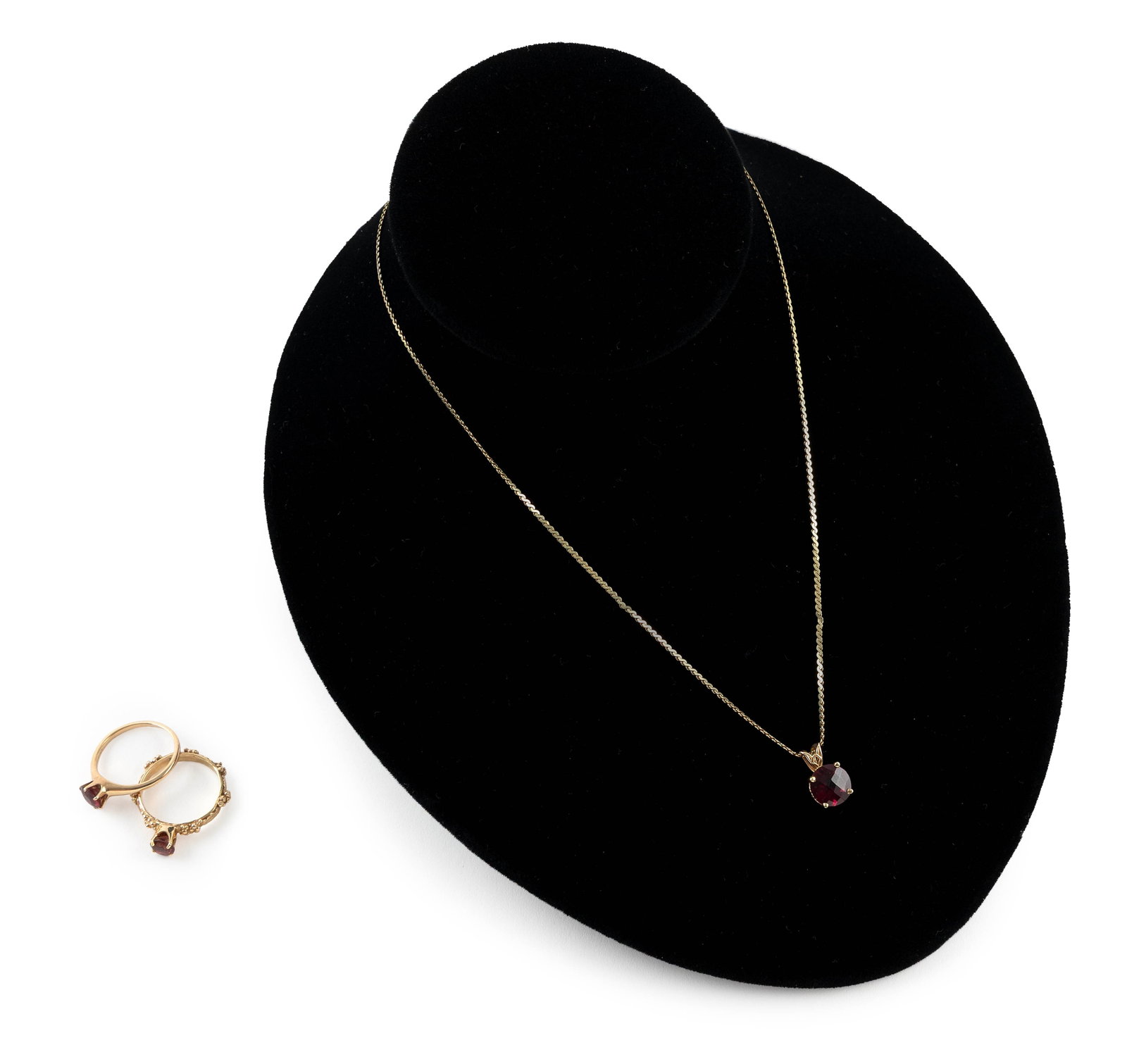 FOUR PIECES OF 14KT YELLOW GOLD AND GARNET JEWELRY Approx. 6.4 total dwt.