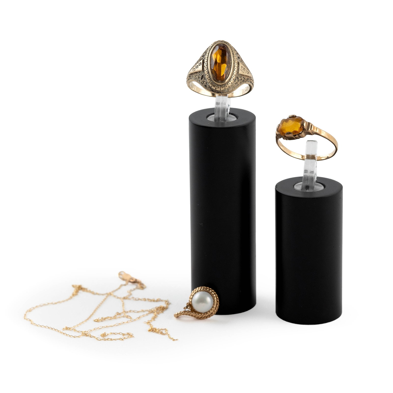 FOUR PIECES OF 10KT YELLOW GOLD JEWELRY Approx. 5.8 total dwt.