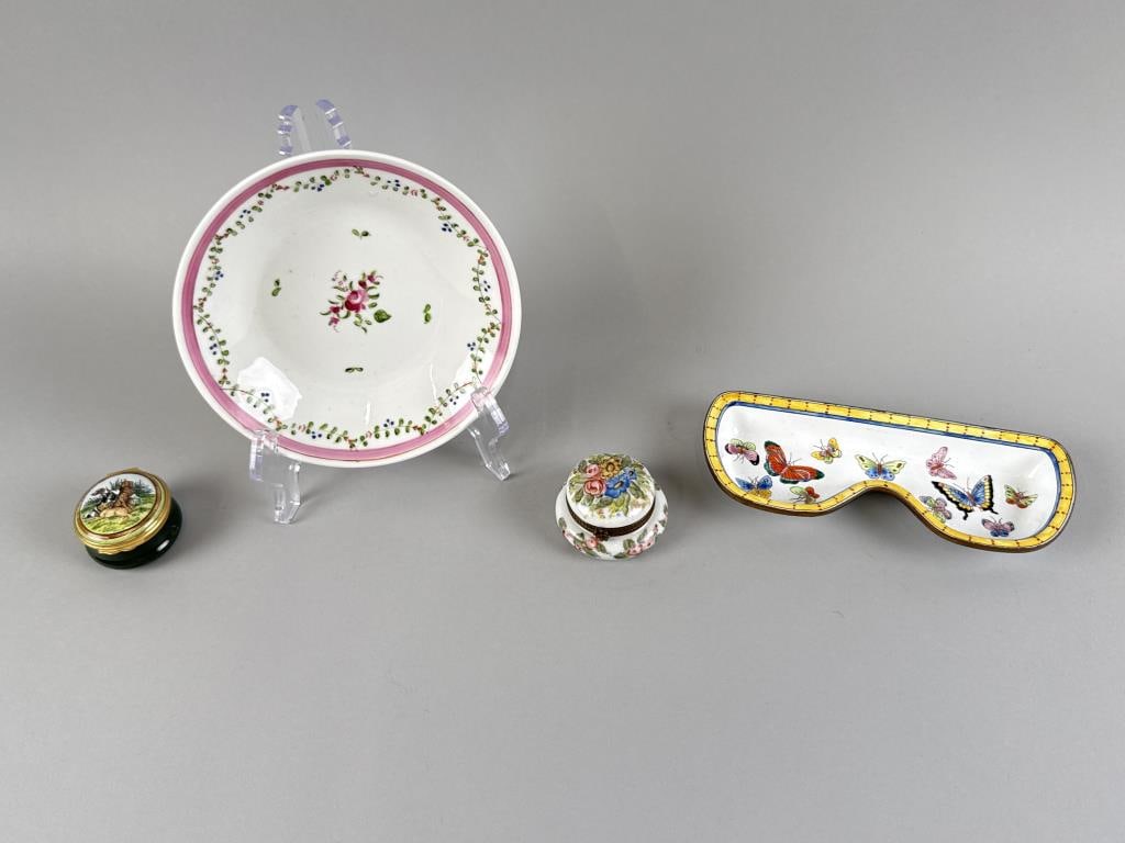 FOUR DECORATIVE ITEMS 19th/20th Century Bowl diameter 5.75". Tray length 6.75". (1 of 4)