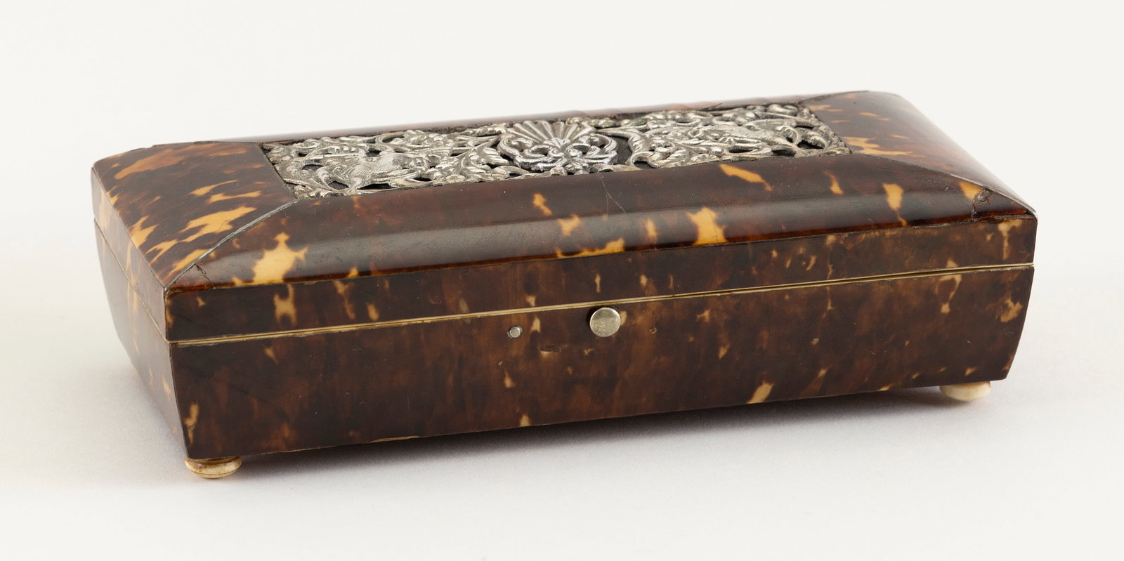 SHELL DRESSER BOX 19th Century Height 2". Width 7". Depth 3". (1 of 3)